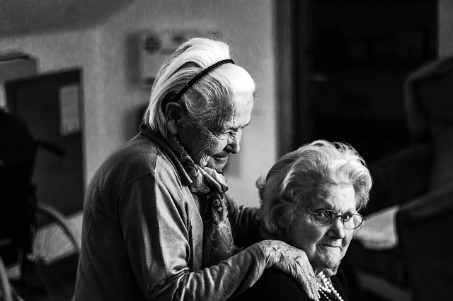 dvě starší ženy.jpg